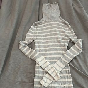 Small white and gray turtleneck